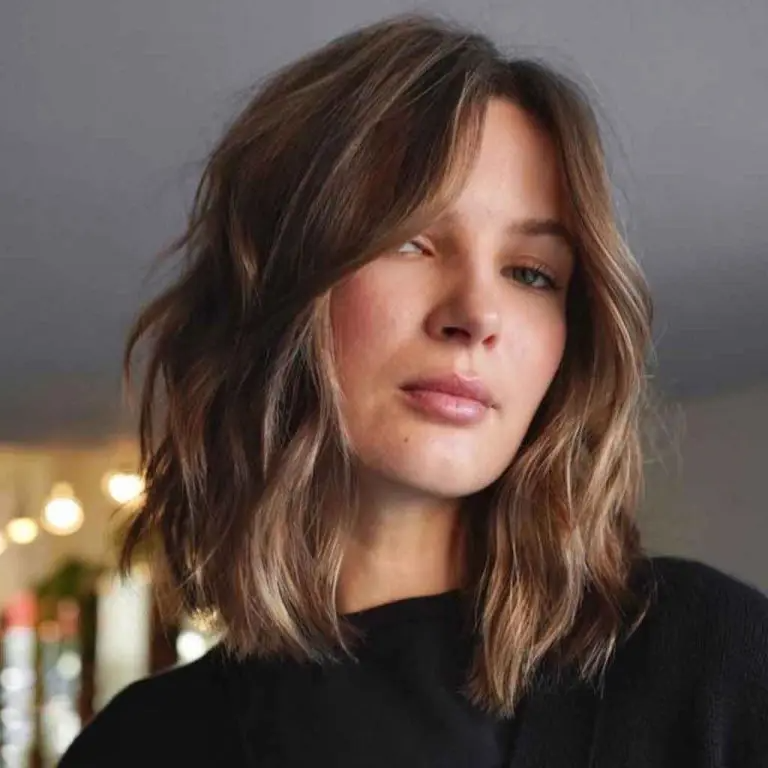 Effortless Brunette Shaggy Lob with Soft Waves