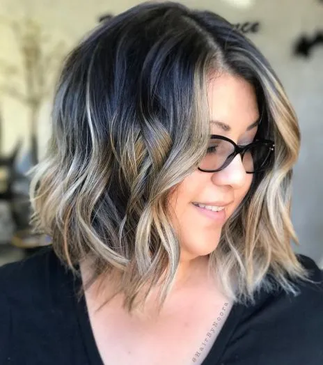 Chic Wavy Bob with Subtle Ombre Glow