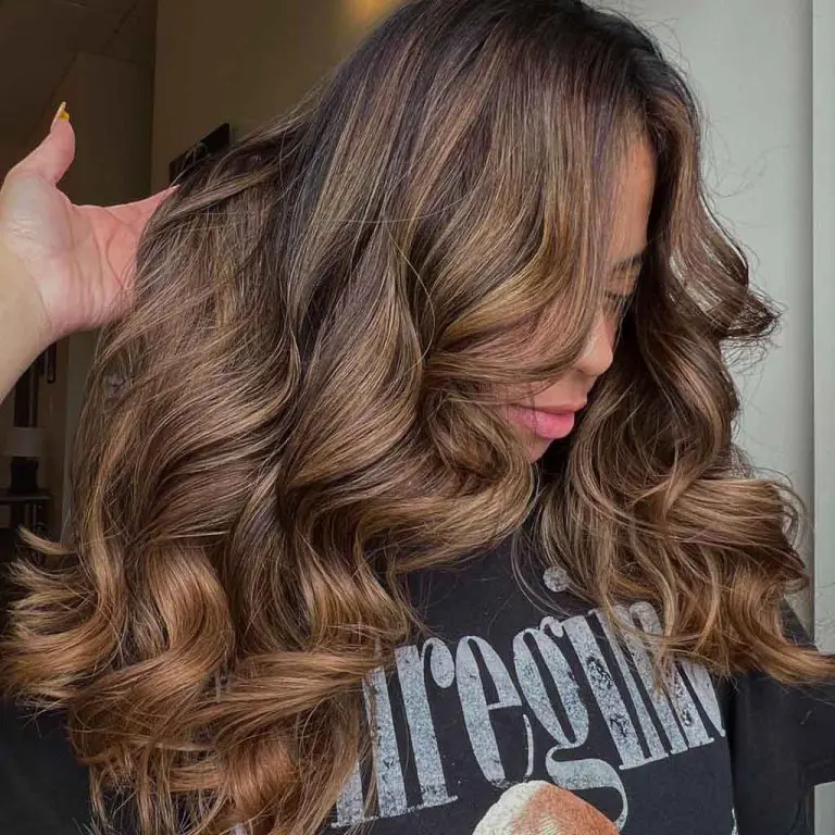 Soft Caramel Waves with Subtle Glow