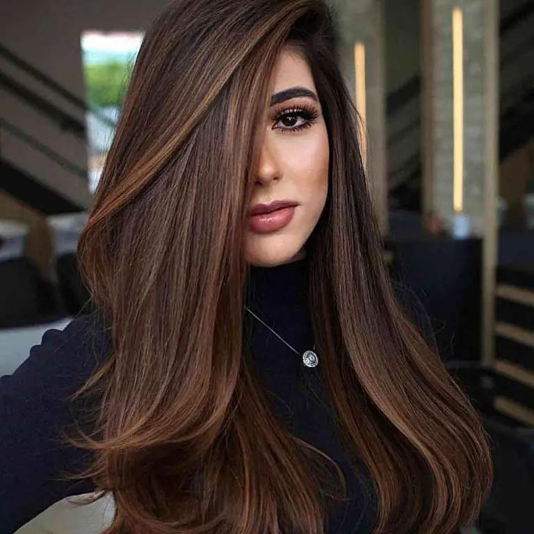 Radiant Caramel Waves with Face-Framing Elegance