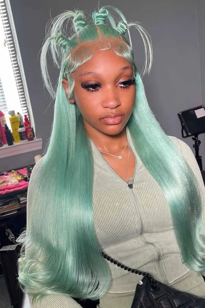 Mint Fantasy with Playful Knots
